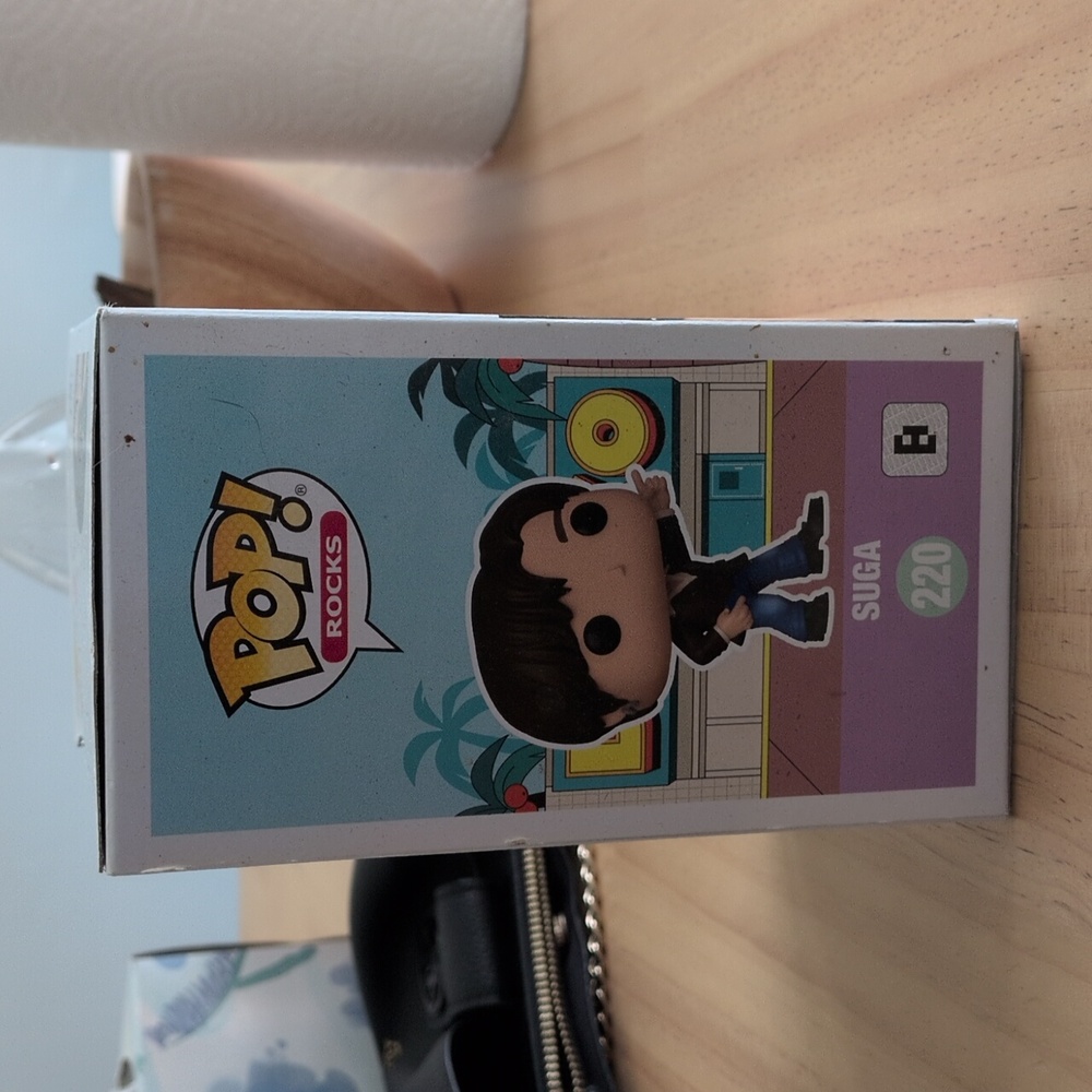 Funko Pop Dynamite Suga BTS - Picture 3 of 3